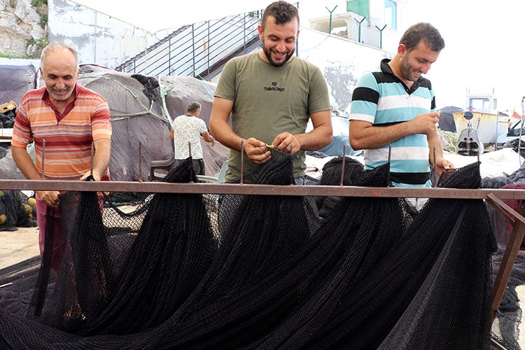 Hataylı balıkçılar, denize açılmak için gün sayıyor