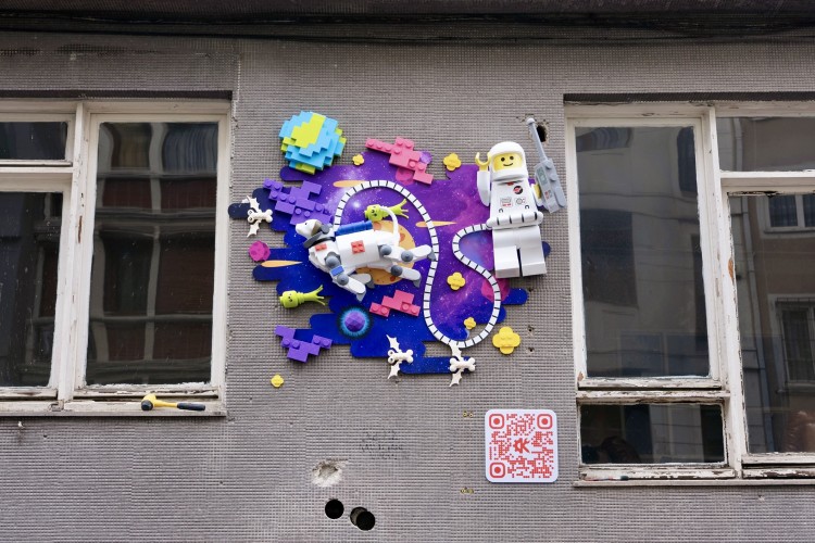 LEGO Türkiye çocuklar için uzayı İstanbul duvarlarına taşıdı