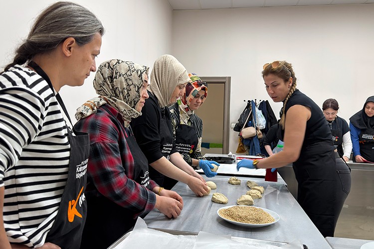 KAMEK pastacılık kursu kadınlara yeni kapılar açıyor