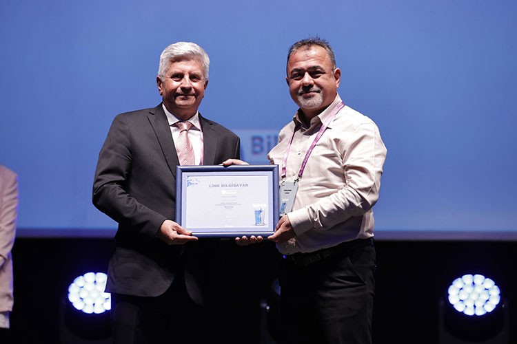 Link Bilgisayar, çifte birincilikle zirvede