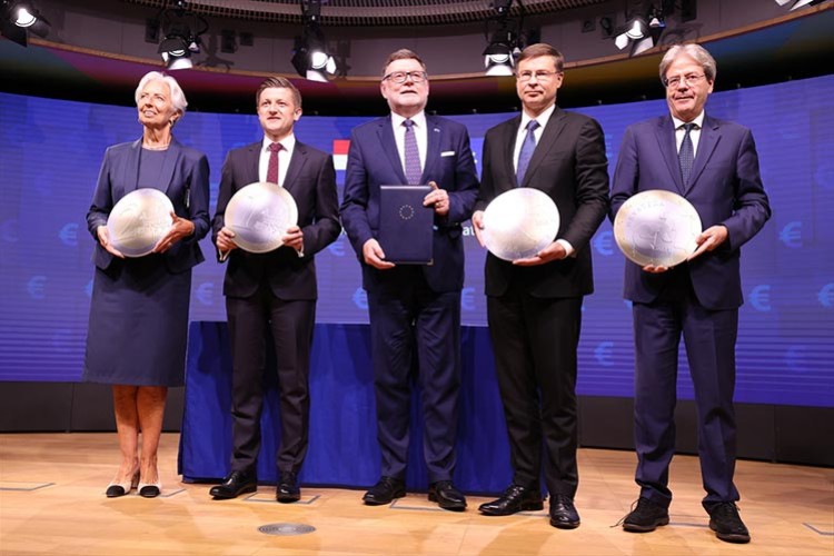 Hırvatistan EURO bölgesine katıldı