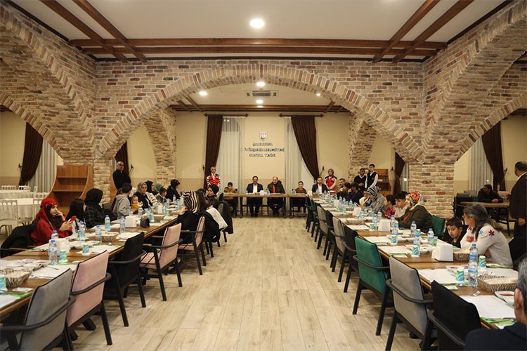 Depremzede çocuklar Şanlıurfa'da sıra gecesinde buluştu