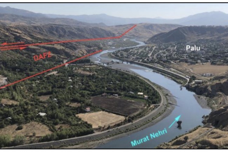 "Elazığ'daki TOKİ konutları fay hattının üzerine yapıldı!"