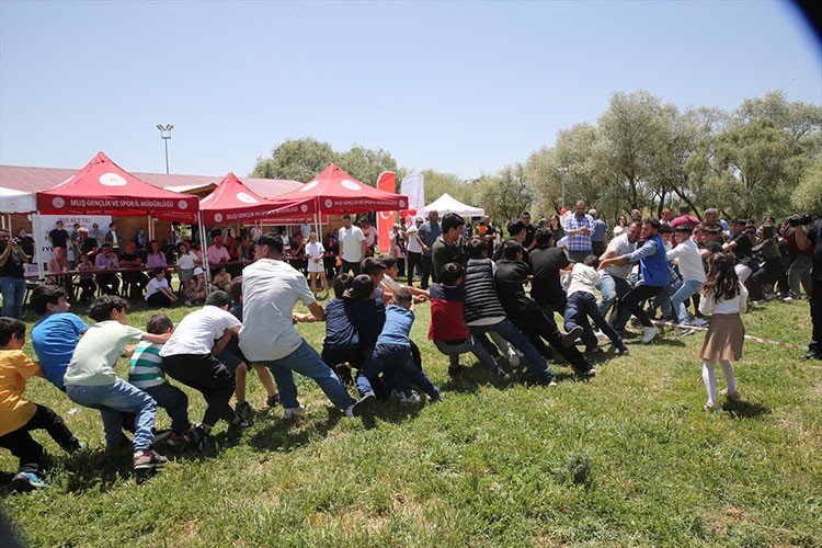 Muş'ta çocuklar Büyük Aile Festivali'nde doyasıya eğlendi
