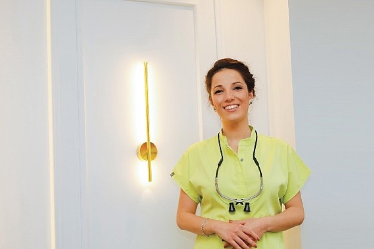 Ağız İçi Piercing ve Diş Pırlantalarının Parlak Dünyasının Ardında Yatan Tehlike