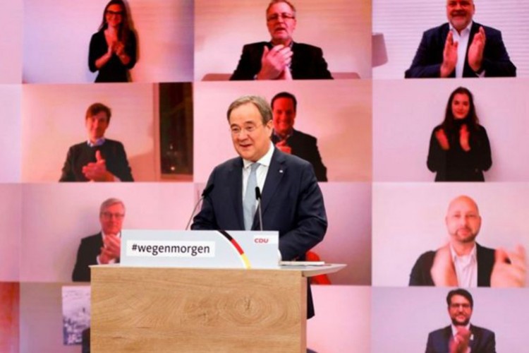 Merkel'in yerine Laschet