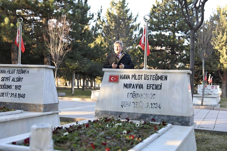 Başkan Palancıoğlu şehitliği ziyaret eti