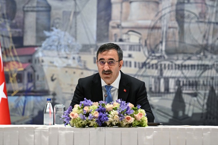 "İş dünyasının önünü açmaya devam edeceğiz"