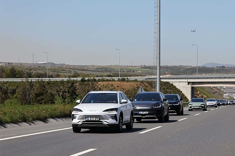 7 kişilik SUV TANG İlk Kez Sahneye Çıktı