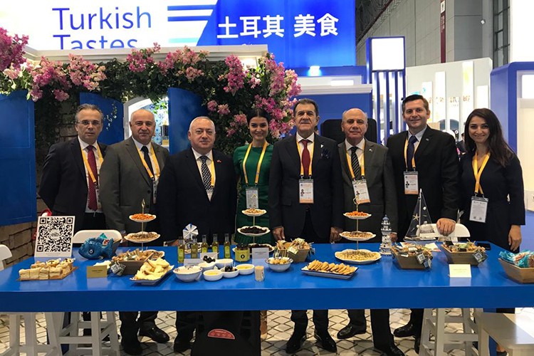 Çinliler kuyruk oldu