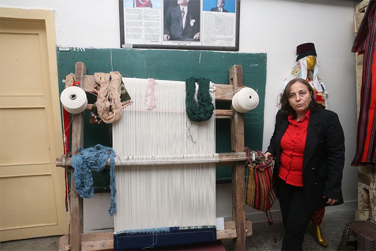25 yıldır ara verilen halı dokumacılığı yeniden başladı