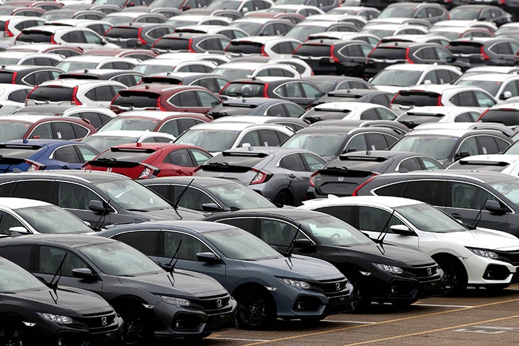 İngiltere'de yeni otomobil satışları kasımda artış kaydetti