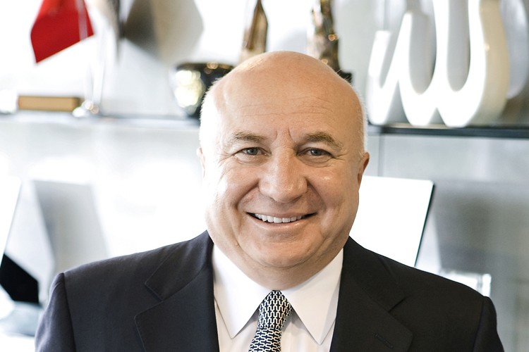 TAV Havalimanları'nın kurucu ortağı Sani Şener yönetimi bırakıyor