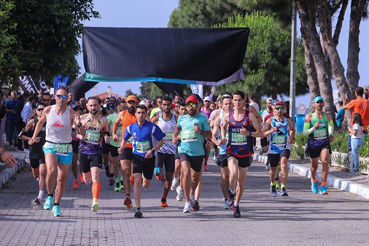 Çeşme yarı maratonunda birinciler belli oldu