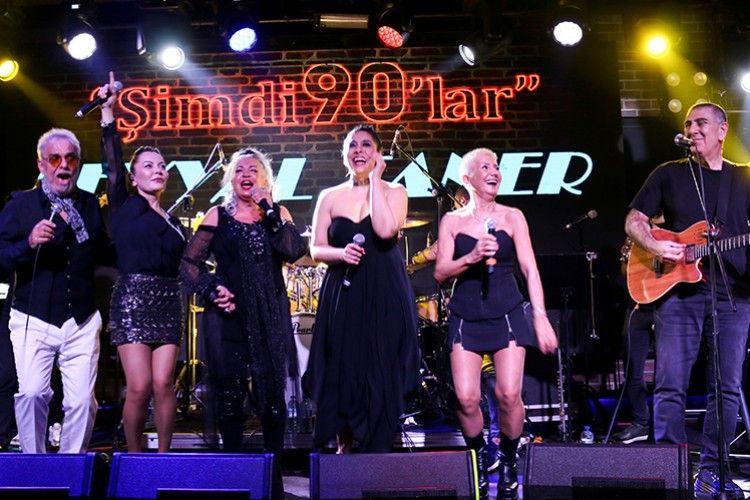 Üç saat boyunca 90'lar rüzgarı esti