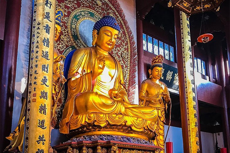 Rengarenk ipeklerin şehri Hanghzou