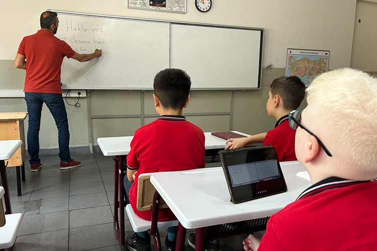 Türk Telekom'un 'TahtApp' uygulaması az gören çocuklara ışık oldu