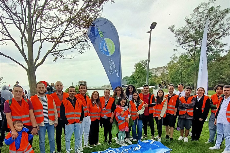 Migros, kıyı temizliği etkinliğine gönüllü çalışanlarıyla katıldı