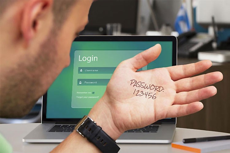 Yöneticinin söylediğini yap yaptığını yapma