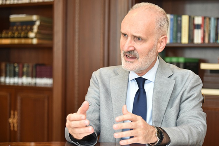 Enflasyonla mücadelemizi sürdürmeliyiz