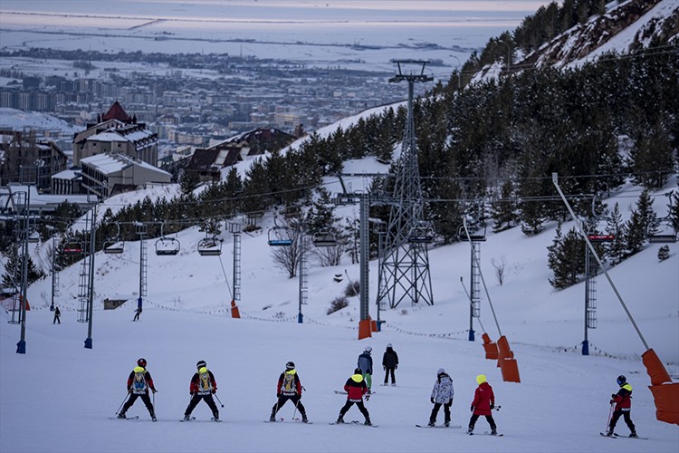Palandöken kayak turizmine hazırlanıyor
