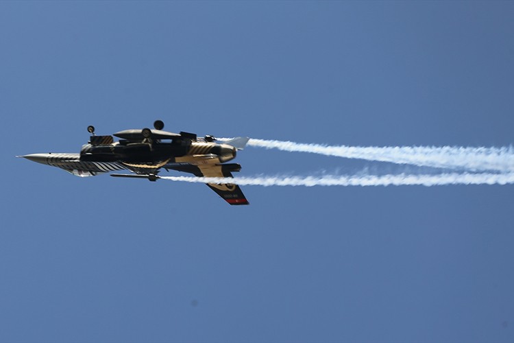 SOLOTÜRK Pamukkale'de gösteri uçuşu yaptı