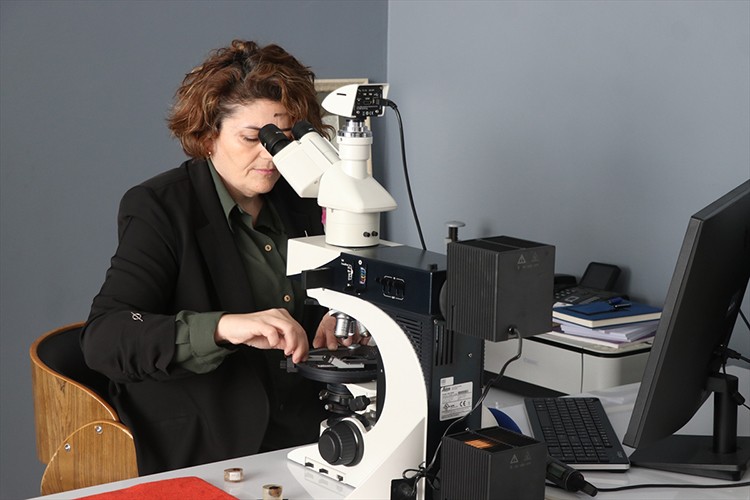 Grafitten grafen, organik atıklardan aktif karbon üretildi