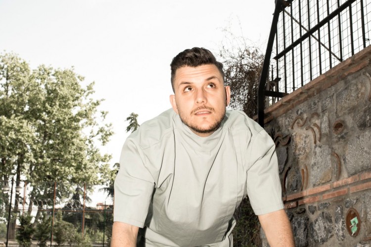 huner'den yeni şarkı Geri Vites