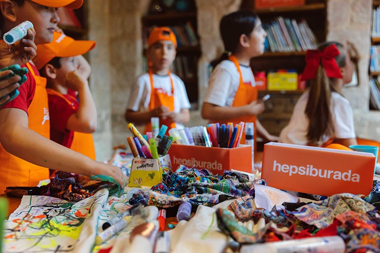 Hepsiburada, çocukları ve gençleri sanatla buluşturuyor