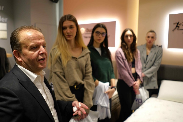 TÜRKİYE'NİN EN BÜYÜK YATAĞI BAŞARILI VOLEYBOLCULARIMIZI AĞIRLADI