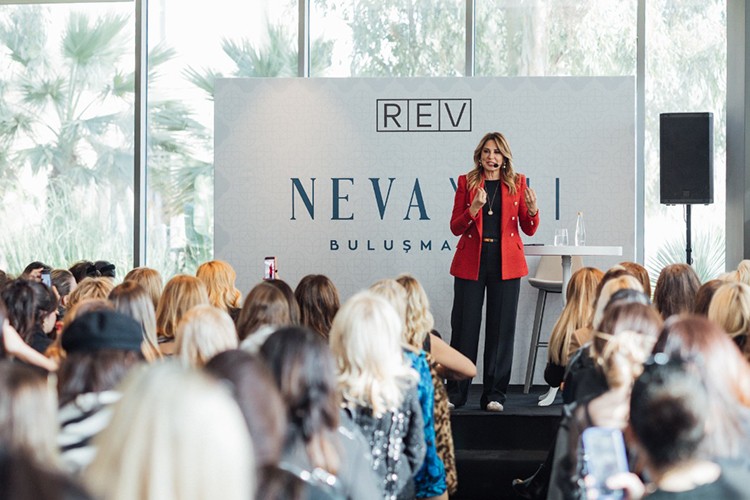 Neva Yalı İzmir'de yıldızlar buluştu