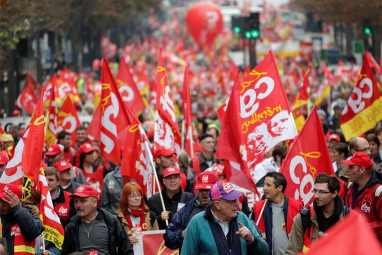 Fransa'da demir yolu çalışanları grev kararı aldı