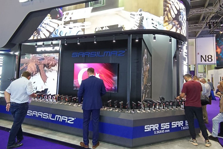 Sarsılmaz Dünya Devleri ile Aynı Podyumda