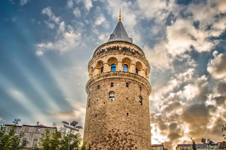 Dijital enstalasyon sergisi Galata Kulesi'ne yansıtılacak