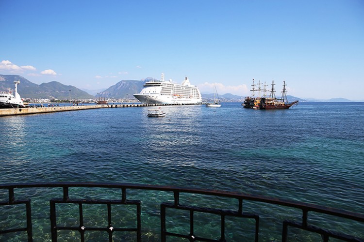 Alanya'da kruvaziyer sayısındaki artıştan turizmciler mutlu oldu
