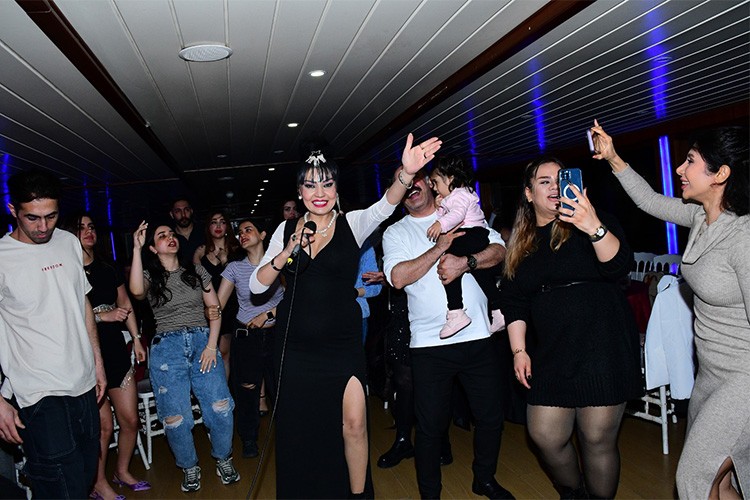 Şahsenem İstanbul Boğazı'nda İran gemisinde