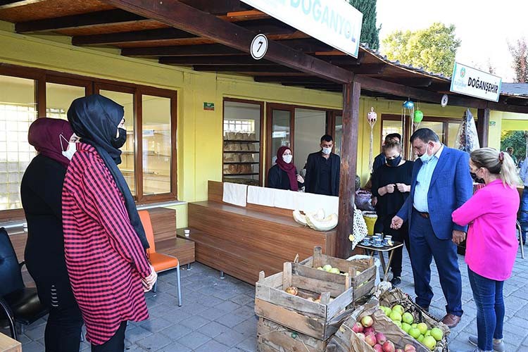 Yöresel ürünler pazarına yoğun ilgi