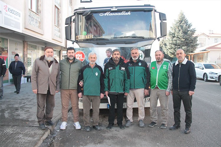 Erzincan'dan Suriye'ye yardım tırı gönderildi