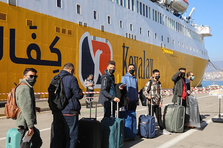 Libya'dan 25 yıl sonra ilk yolcu gemisi İzmir'e ulaştı