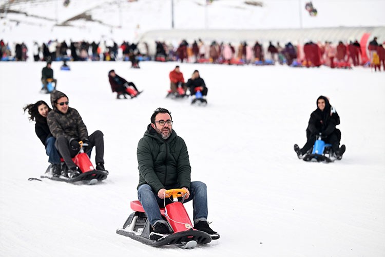Erciyes'te yarıyıl tatilinin ilk gününde yoğunluk yaşandı