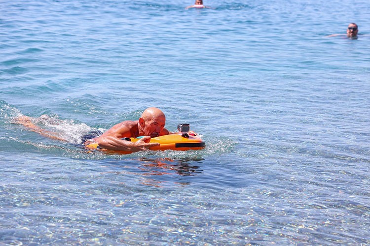 İnsansız cankurtaran robotu plajlarda hizmet veriyor
