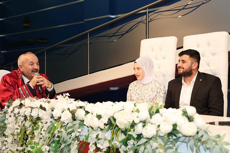 Başkan Büyükgöz'den Dünya Aile Günü'nde Sürpriz Nikah