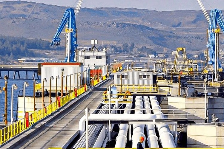 Irak, ülkedeki petrol limanlarının kapatıldığını açıkladı