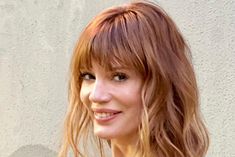 Ayça Varlıer, yeni imajı ve güzelliği ile göz kamaştırmaya devam ediyor