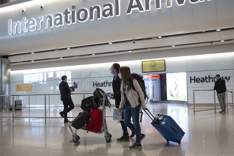 İngiltere giriş çıkışlara kapanıyor