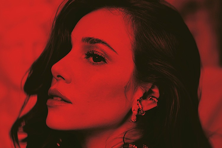 Umut Evirgen'in yönetmenliğinde medya illüzyonu