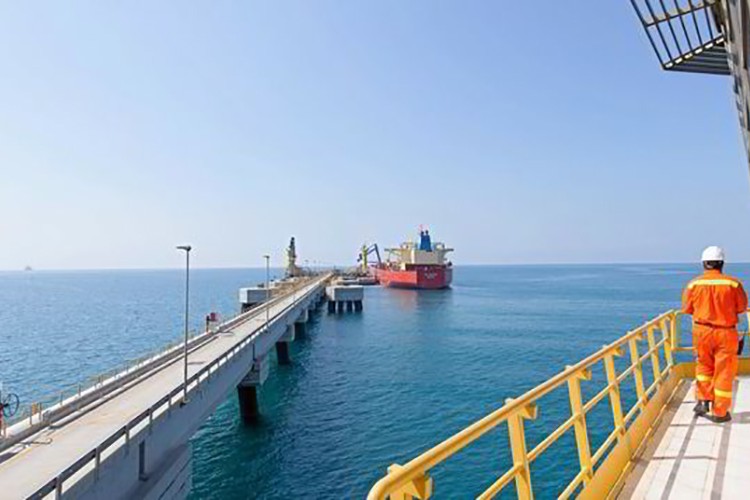 Ceyhan'da tanker yüklemeleri sürüyor