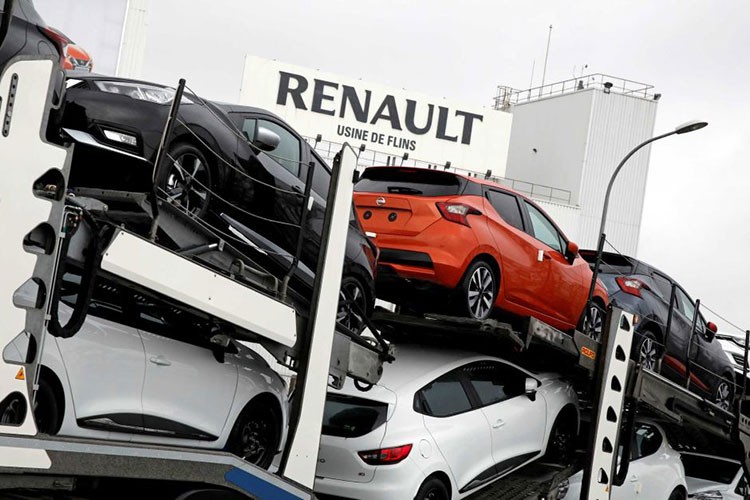 Renault da Rusya'daki faaliyetlerini askıya aldı