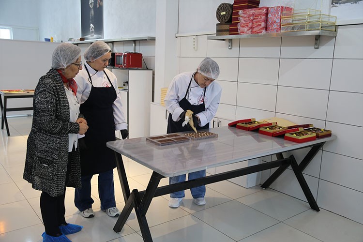 Edirne'de kadınlar çikolata üretimini artırdı