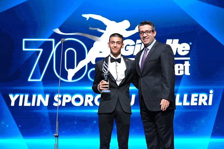 Milka Yılın Kayak Sporcusu Ödülü'nün sahibi Rıfat Hamza Taş oldu